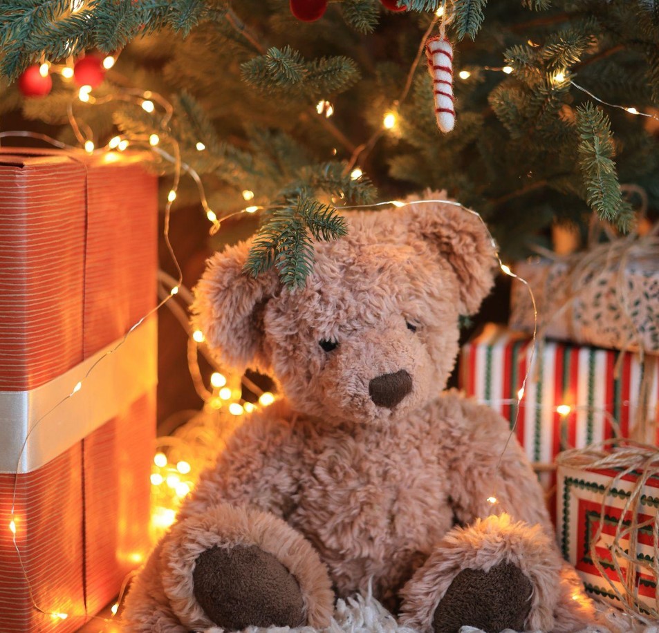 Choose the Perfect Flocked Artificial Christmas Tree